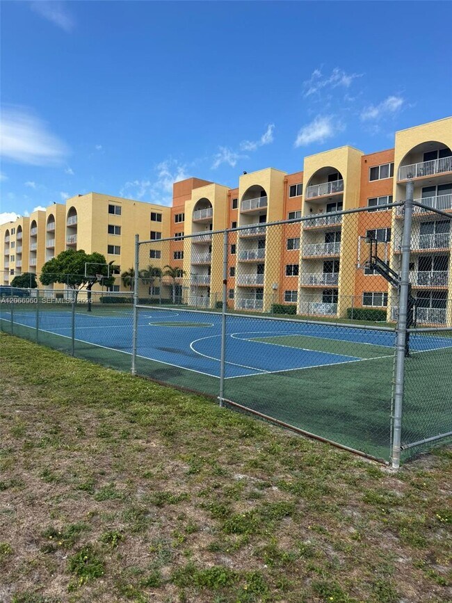 Foto del edificio - 6970 NW 186th St