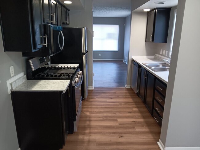 Foto del edificio - For Rent - Four-Bedroom Two-Bathroom Home Available NOW!