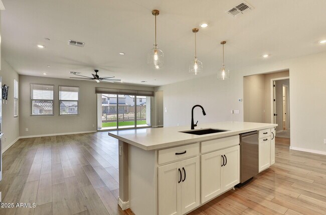 Foto del edificio - 2704 N 216th Ave