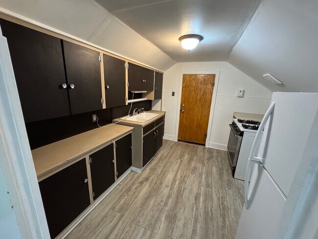 Foto del edificio - 724 1st Ave SW