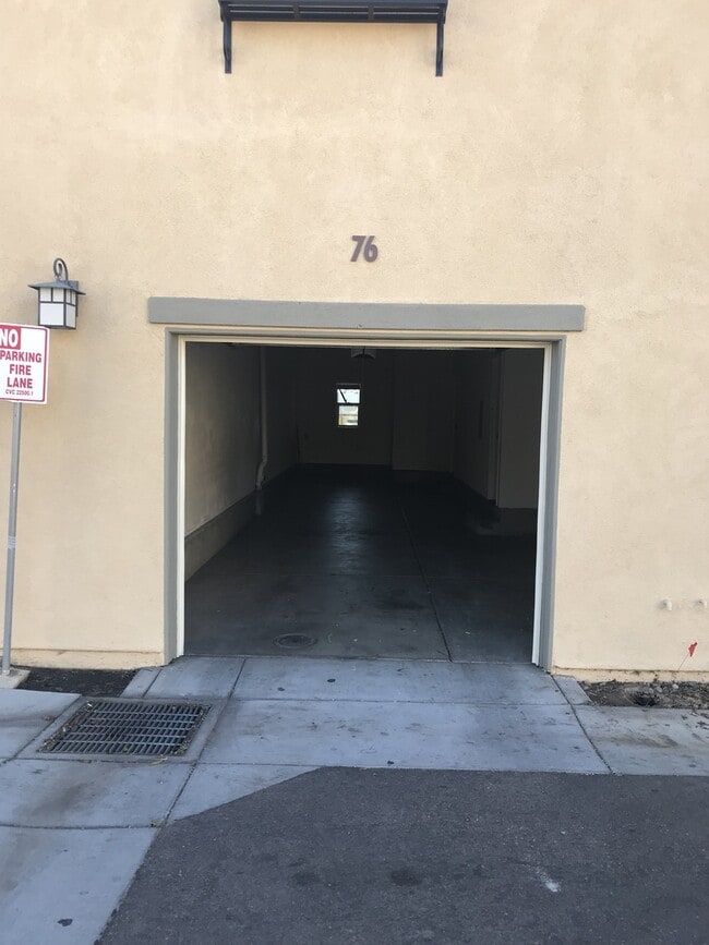 Foto del edificio - 4300 Newton Ave