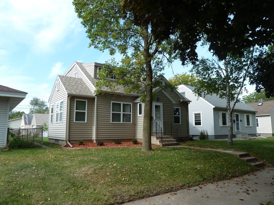Great neighborhood near the Village Shopping Center - 1814 20th St S