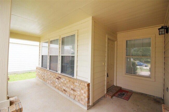 Building Photo - 25123 Clover Ranch Dr