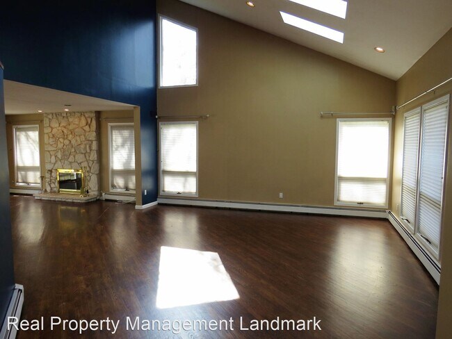 Building Photo - 6 br, 3 bath House - 11 Deanna Ct