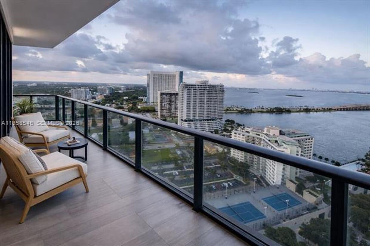 Photo - 501 NE 31st St # 2401 (A11958546)