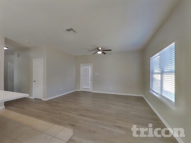 Foto del edificio - 21214 Peachvine Ln