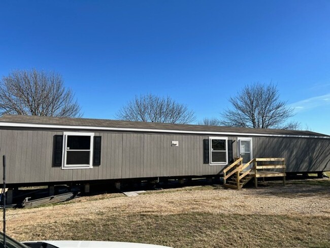 Building Photo - New 3 Bedroom 2 Bath Home in Poolville