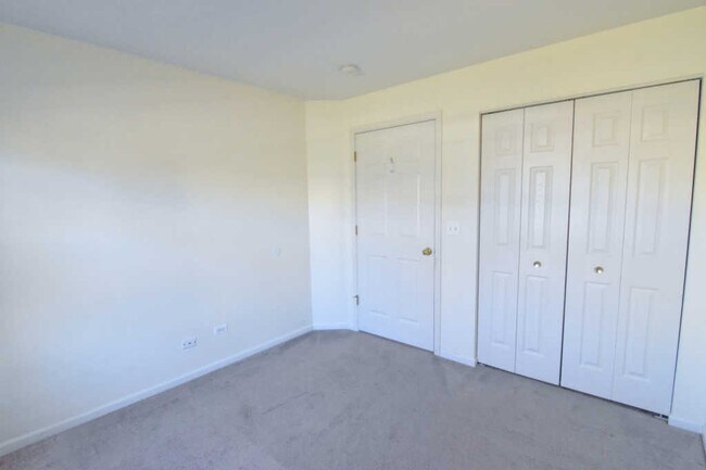 Foto del edificio - 1225 N Red Oak Cir