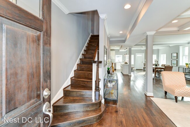 Building Photo - 4 br, 3.5 bath House - 1301 Trinidad Ave NE