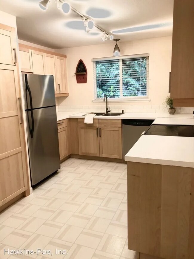 Foto del edificio - 3 bed 2 bath Duplex Great Yard!