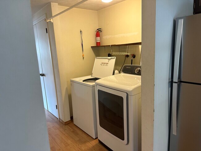 Foto del edificio - 102 Longmeadow Ln