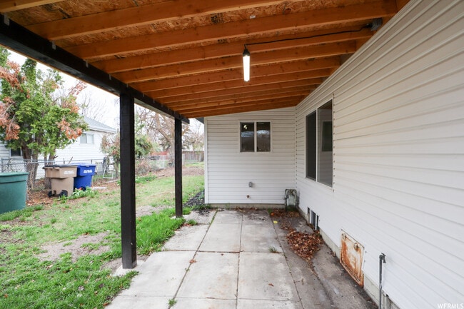 Building Photo - 948 E Atkin Ave
