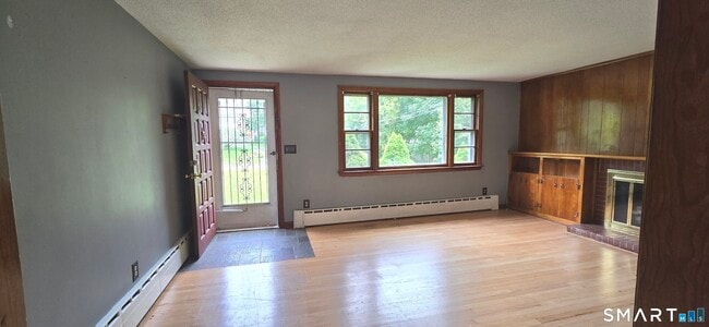 Building Photo - 453 Strickland St