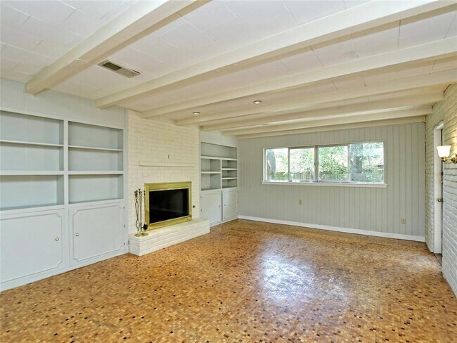 Building Photo - 5911 Fairlane Dr