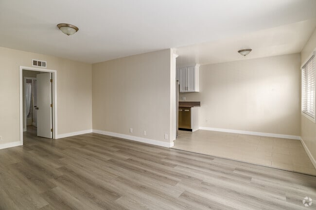 2BR, 1BA - 750SF - Living Room - 3910 Coco Ave