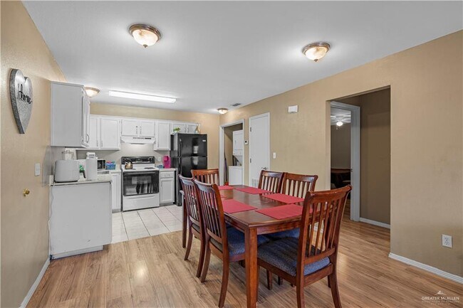 Building Photo - 16 Oasis Dr