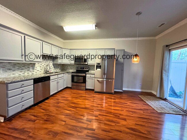 Foto del edificio - Modern Townhome in Gated Community