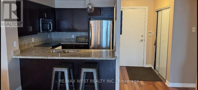 Building Photo - 2111 Lake Shore Blvd W