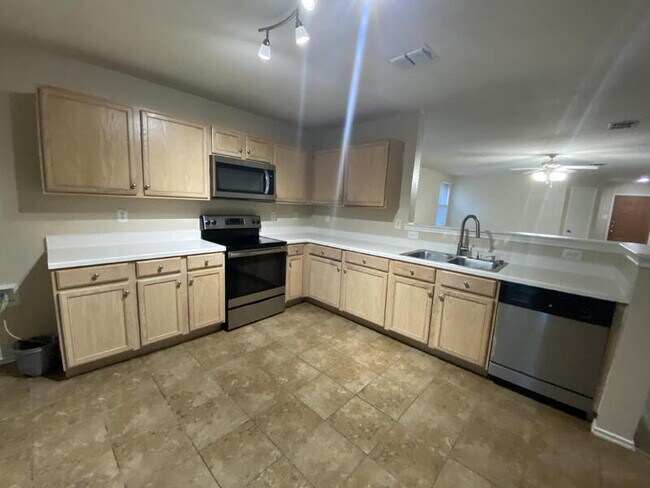 Building Photo - 12862 Vassar Dr
