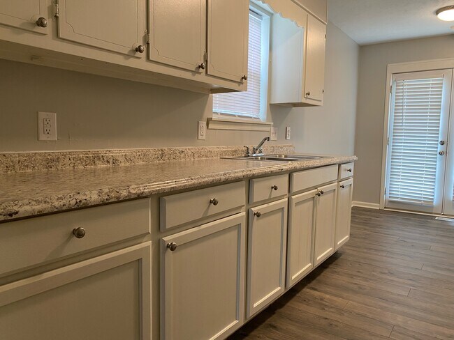 Building Photo - 146 Smithfield Dr