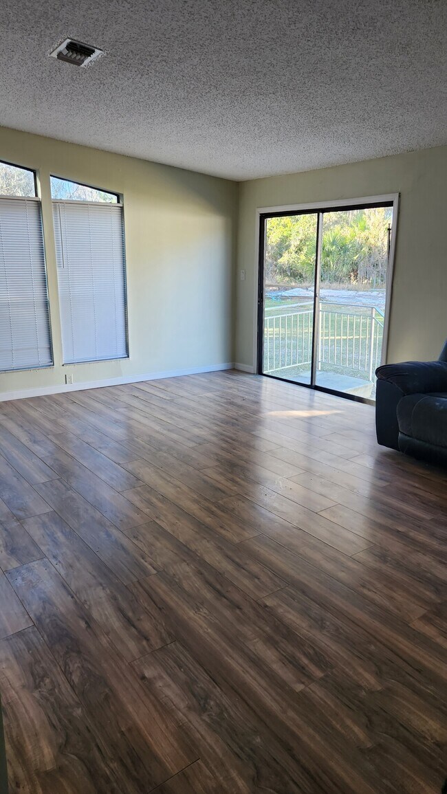 4064 NW 40th St, Lake Panasoffkee, FL 33538 House Rental in Lake