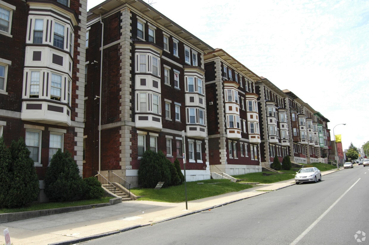 Building Photo - 4702-4704 Chestnut St