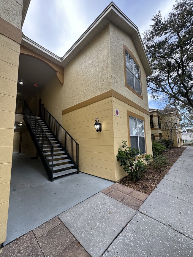 Building Entrance - 5621 Pinnacle Heights Cir