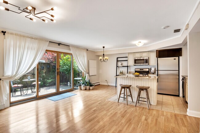 Building Photo - 1341 Greenwillow Ln