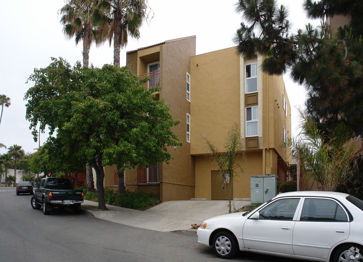 Building Photo - 363 Playa Del Sur St