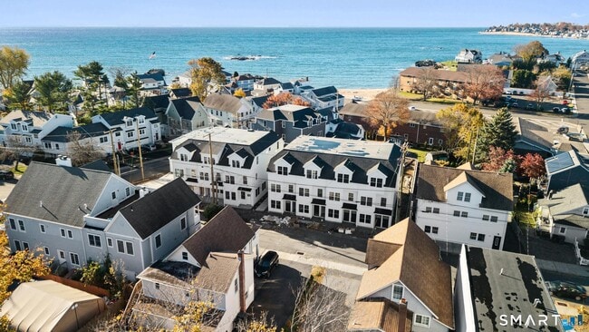 Foto del edificio - 27 Village Rd