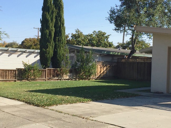 Building Photo - 856 Lakemuir Dr