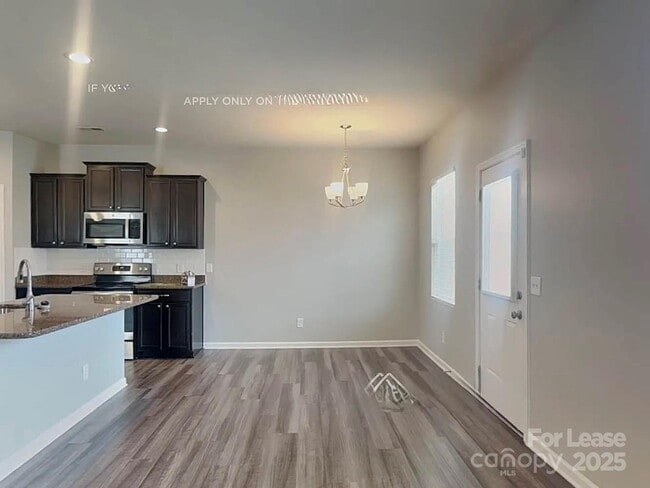 Foto del edificio - 9011 Paddle Oak Rd