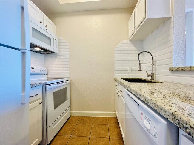 Foto del edificio - 4515 Briar Hollow Pl