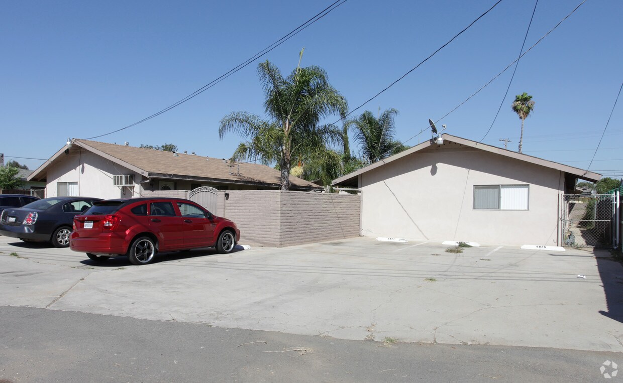 Primary Photo - 4871 Jones Ave