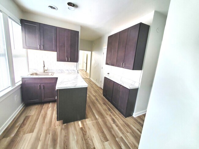 Foto del edificio - 8371 S Bond Ave