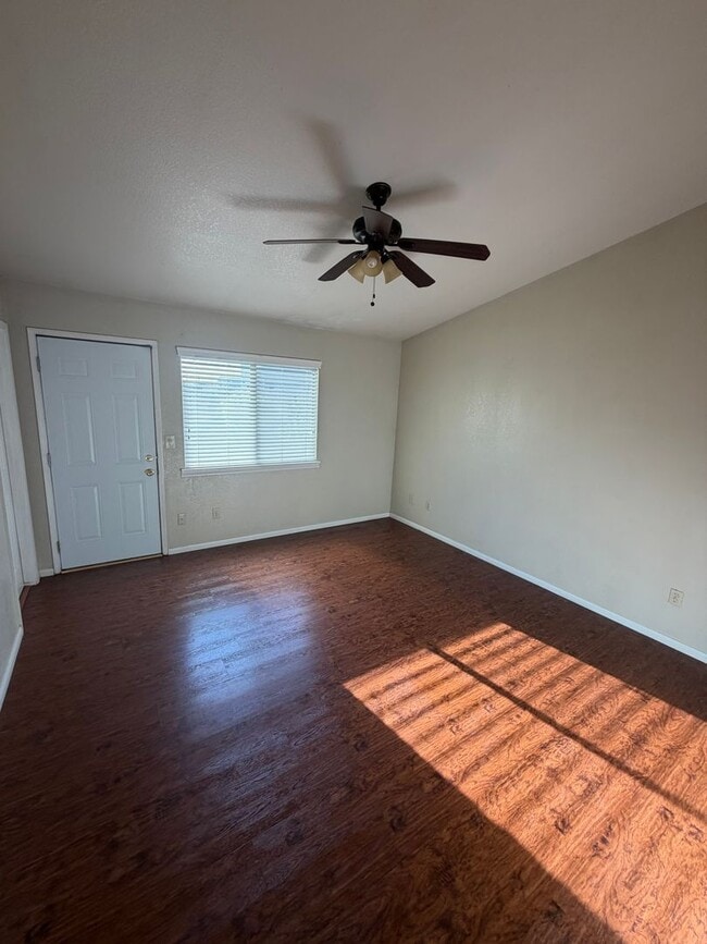 Foto del edificio - Spacious single family home in McFarland- Schedule your tour now!