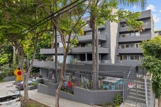 Building Photo - 939 Palm Ave