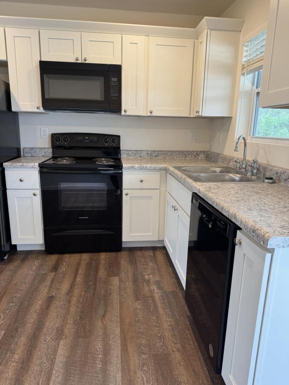 Building Photo - 323 Cedar Cove Ln