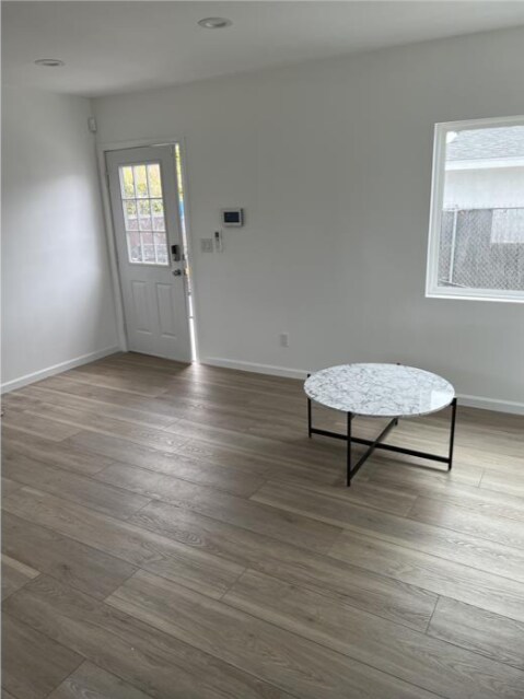 Foto del edificio - 3837 W 110th St