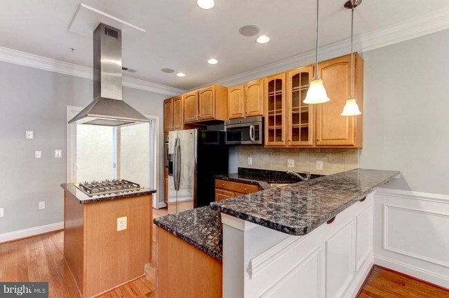 Building Photo - 1719 Mt Pleasant Ave