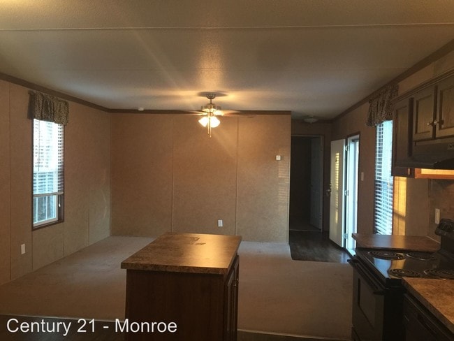 Building Photo - 203 Hilbert Dr