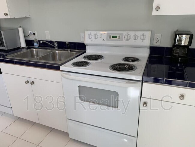 Building Photo - 4105 Avenue B