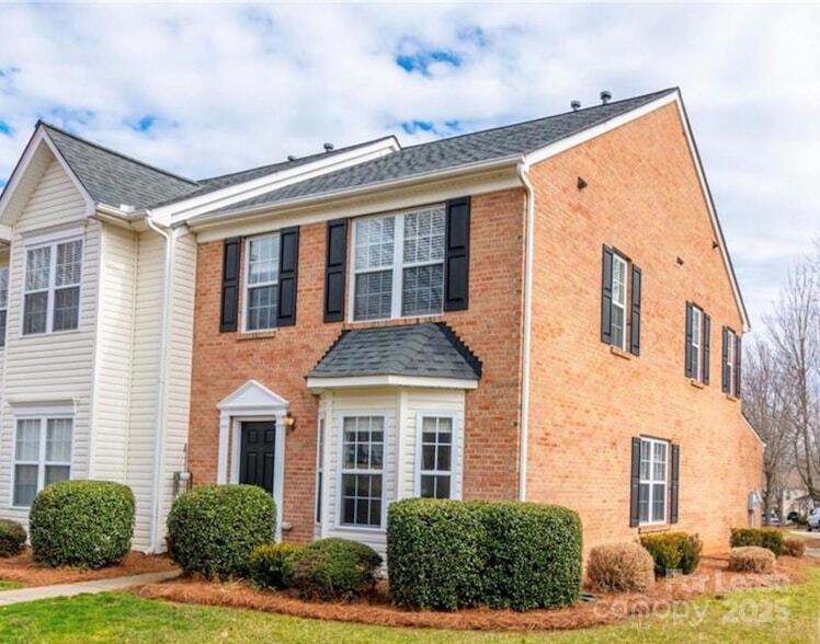 Foto principal - 18506 Oakhurst Blvd