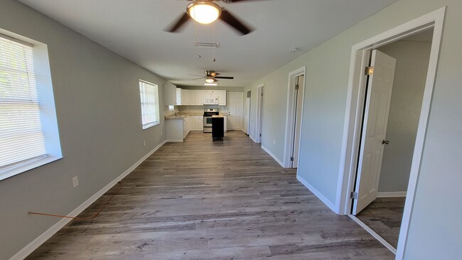 Foto del edificio - Nice 2bed/ 1 bath in Sarasota ~ Tallevast ...