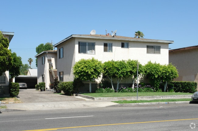 Vista del edificio desde el exterior - 7107 Coldwater Canyon Ave
