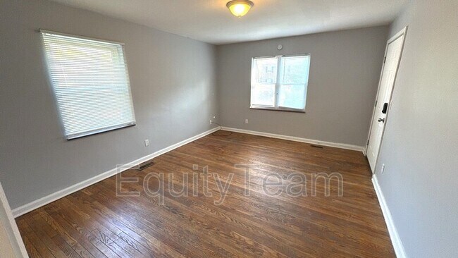 Foto del edificio - 3065 Bracken Woods Ln