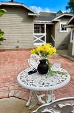 Building Photo - 1043 Poli St