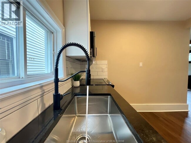 Building Photo - 1106 Moy Ave