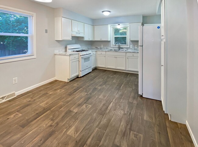 Foto del edificio - 3330-3332 Gladiola Ave SW