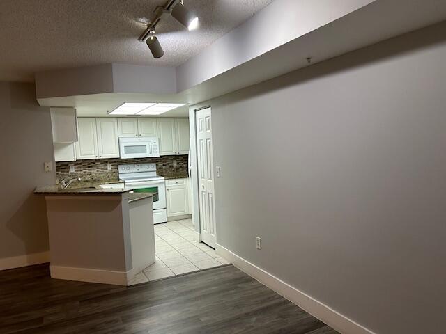 Foto del edificio - 1100 Crestwood Ct S